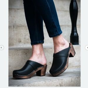 Lotta from Stocklohm black clogs with stained base